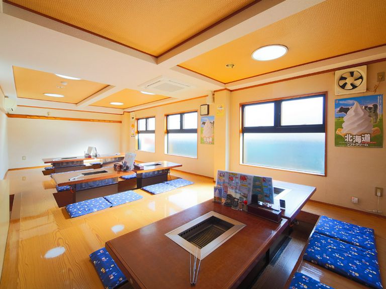 最大30名まで入れる掘りごたつ席は宴会やパーティーにも使えます