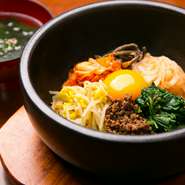 『石焼ビビンバ』や『ラーメン』などのメニューも必食の美味しさ