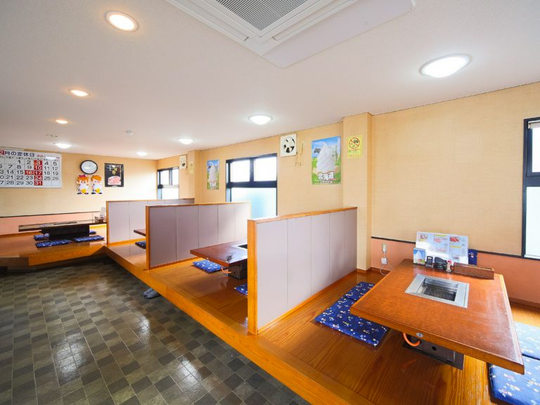 プライベート感のある間仕切りのボックス席は、デートにも