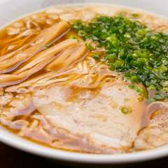 鶏ガラ醤油ベースの『ラーメン』。元食堂だからこそできる本格的な味わいです