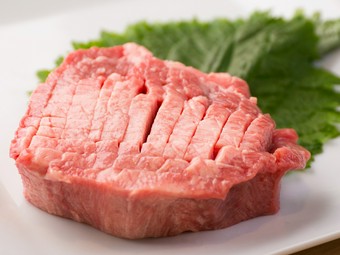 圧巻のボリューム！　絶妙な歯ごたえの『厚切りタンステーキ』