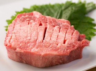 短角牛タンの、一番やわらかく上質な部位をステーキに
