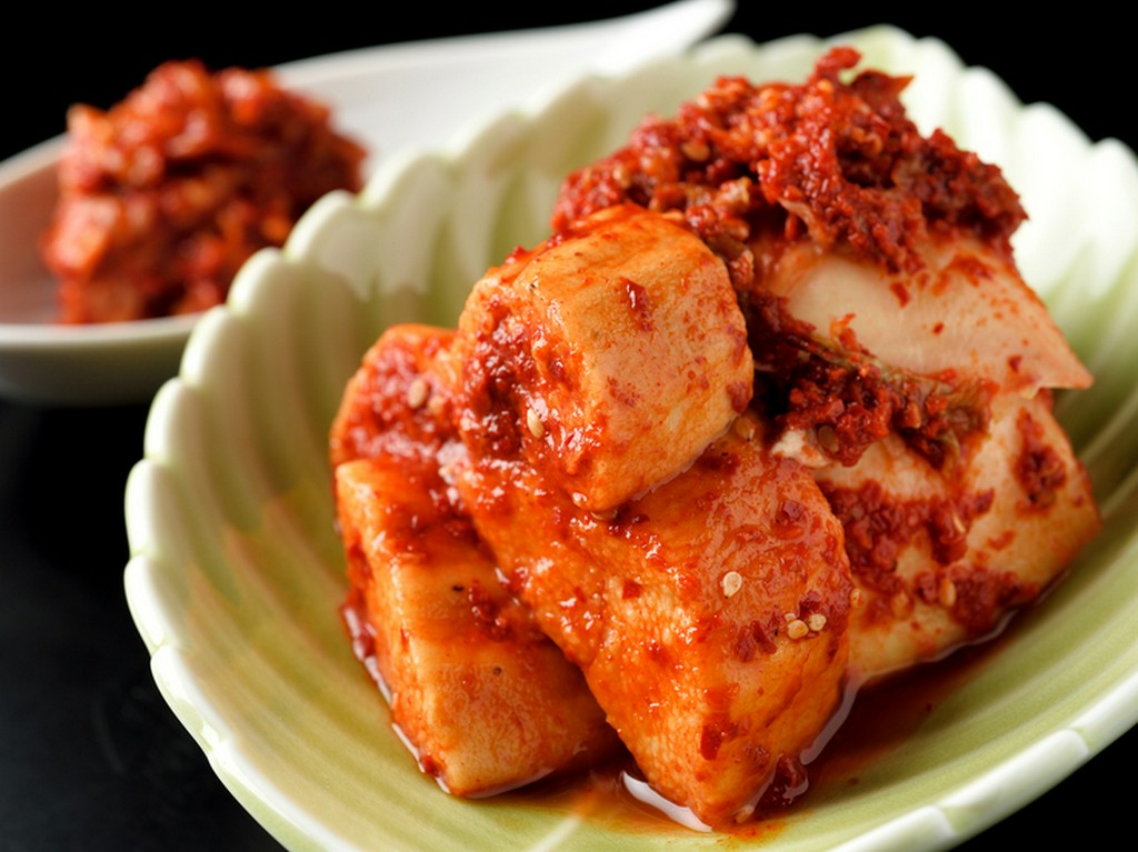 韓国人の生産者が作り出す、本場韓国仕込みの味『キムチ二種盛』