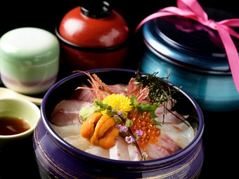 地元伊勢湾の素材など、新鮮な魚介がぎっしり詰まった『海鮮玉手箱』