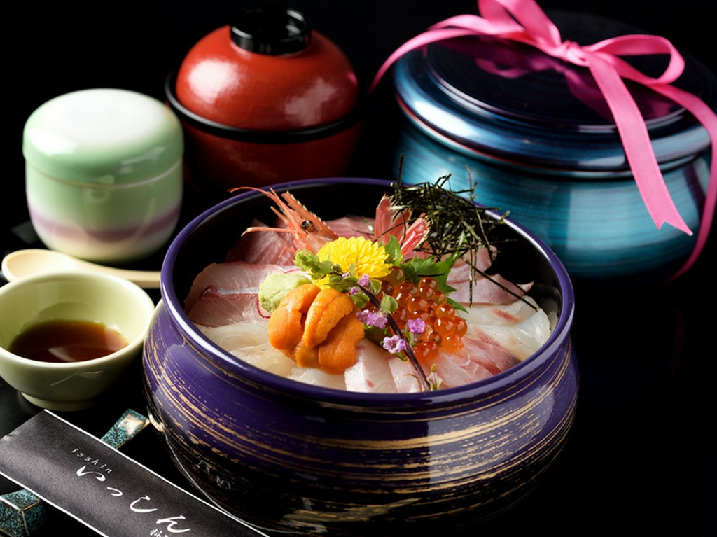 地元伊勢湾の素材など、新鮮な魚介がぎっしり詰まった『海鮮玉手箱』