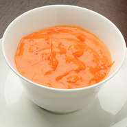 オープン以来変わらぬ人気を誇る『蟹の玉子入りふかひれスープ』