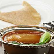 丁寧、且つ高い技術で形成される国産の「吉切鮫」