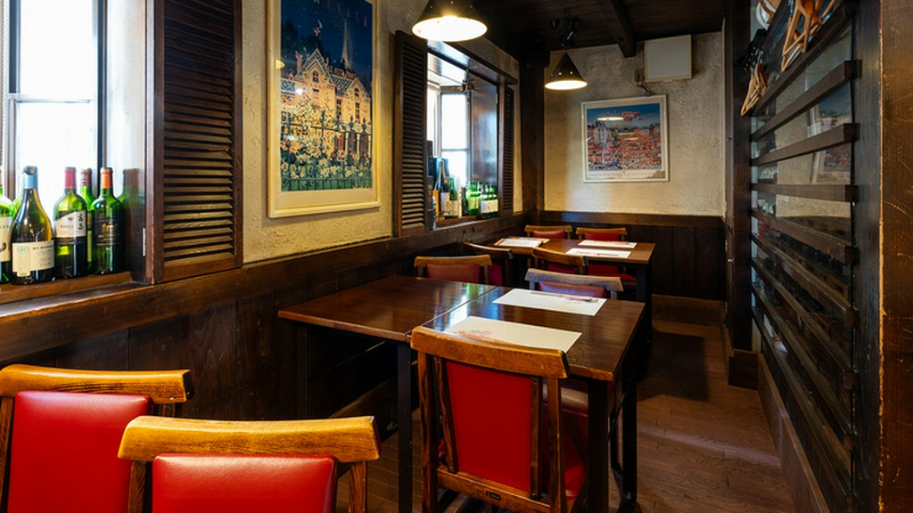 奥には他人の目が気にならないデートにぴったりの席もございます