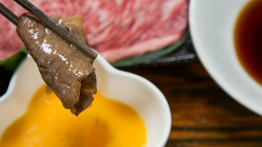 特製タレと玉子につけていただきます