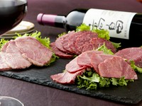 牛ひつまぶし・和牛ハムの盛り合わせが付いたコースです。
料理のみの場合は5980円+税
