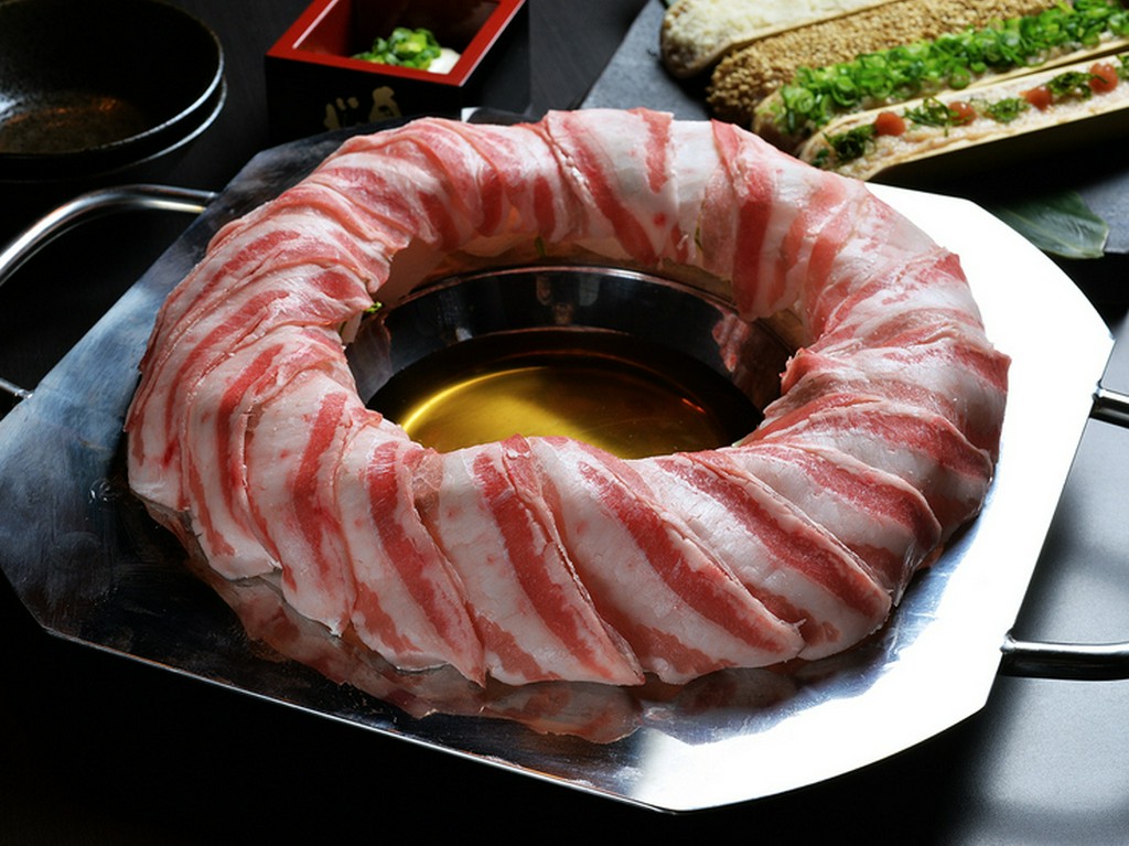 食材の組み合わせで、自分好みを見つける『前田美豚の鉄板しゃぶしゃぶ』