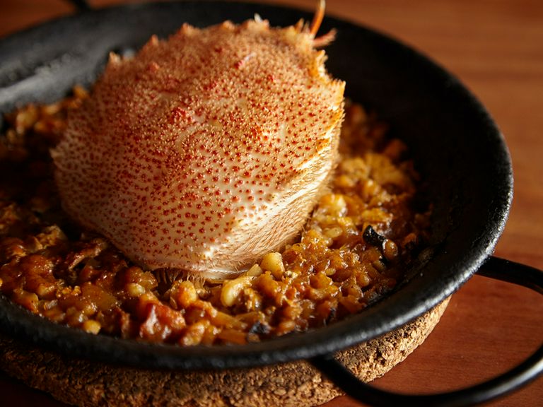 食材の旨みをシンプルに生かす『パエリア』