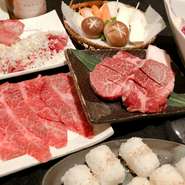 松阪牛やタン塩選べる肉巻きおにぎりなど8皿
通常8000円のコースが5000円で召し上がれます。