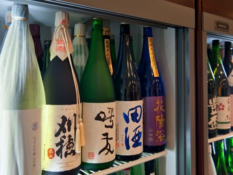 自慢の『日本酒』は全国47都道府県、各地の地酒が楽しめる充実の品揃え