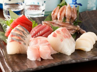 新鮮プリプリの「刺身」や旬の味わいの「牡蠣」で一杯どうぞ