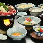 牛すき焼き・お造り三種盛・小鉢・玉子・うどん・ご飯・味噌汁・デザート
※写真はイメージです