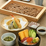 新鮮な海鮮と板そば、山形名物の玉こんにゃくや天麩羅をお楽しみいただけるランチ膳。