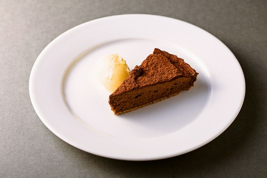 コースを締めくくる絶品デザート『チョコレートのタルト』