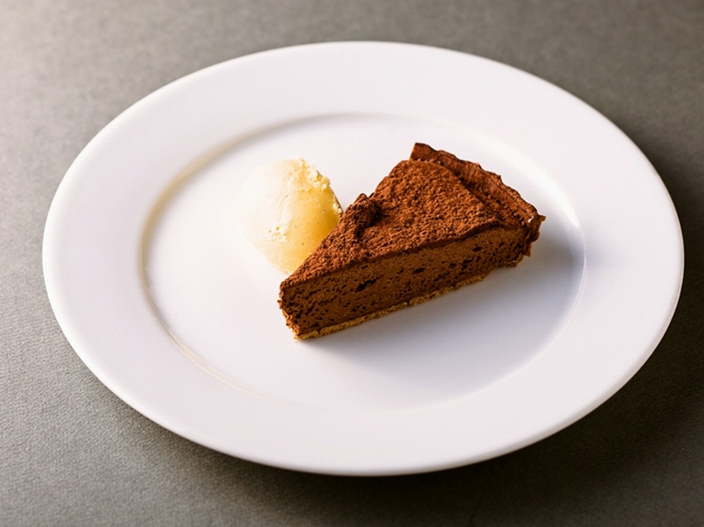 コースを締めくくる絶品デザート『チョコレートのタルト』