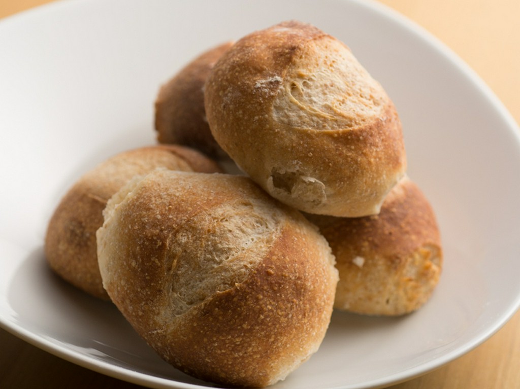 オープン当時から愛され続ける『自家製全粒粉のパン』