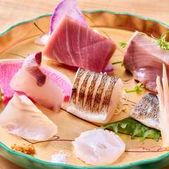 日々変わる旬魚を熟成し、脂のりや風味の違いも楽しむ『穂椋の御刺身盛り合わせ』
