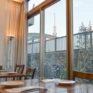 蔵前駅より徒歩1分と近く、仕事帰りなどに気の合う友人同士やご夫婦、カップルで訪れていただきたいお店です。オーガニックワインと手打ちパスタをカジュアルに味わっていただくため、カスタムオーダーも承ります。