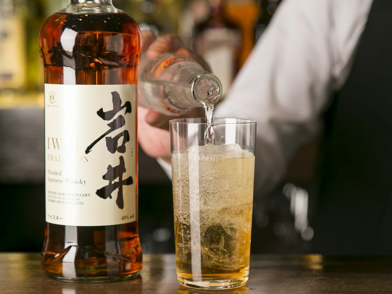 洋酒やカクテルなどスタンダードなドリンクが揃う