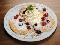 女性に大人気のパンケーキメニュー。フレッシュなベリーとハーブティの組み合わせが抜群です。
アイス付