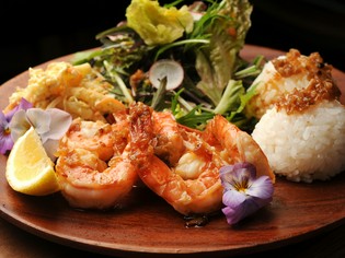 有機農法にこだわった農家から仕入れる野菜やハーブ