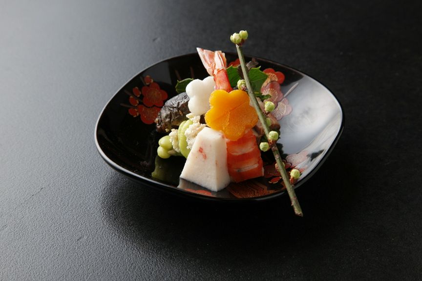 まるで絵画のように美しい料理の数々を堪能できます