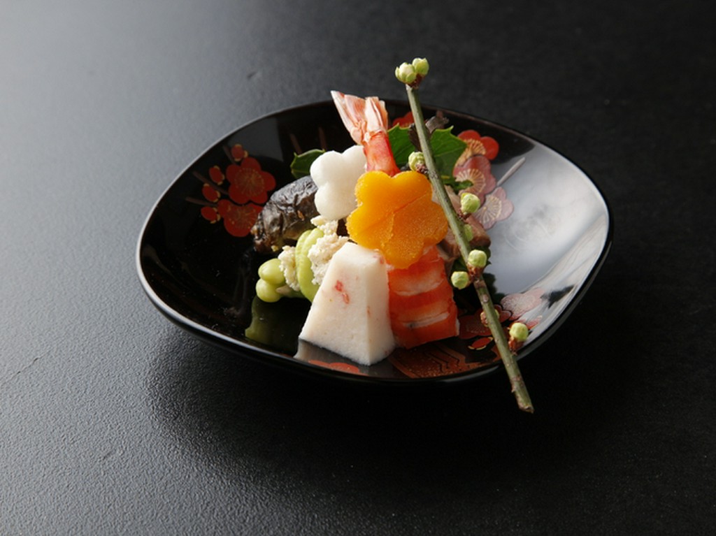 まるで絵画のように美しい料理の数々を堪能できます