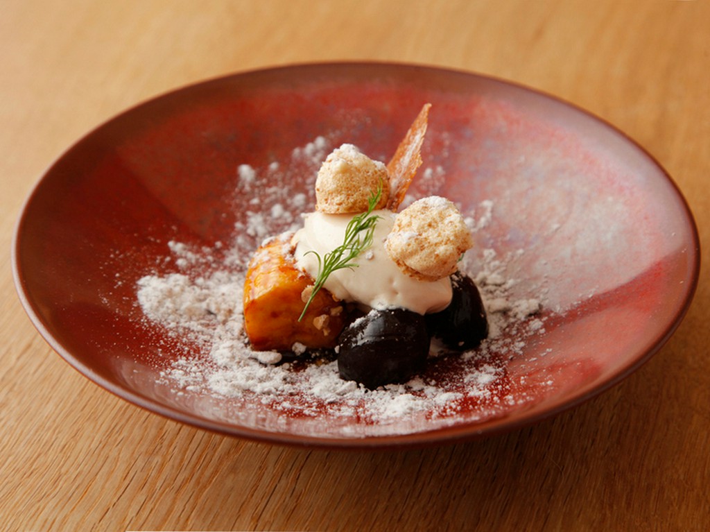 タルトタタンのアイスクリーム / 香川県産和三盆のメレンゲ / ヴァローナ社のチョコレート