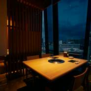 窓際のテーブル（最大4名様）