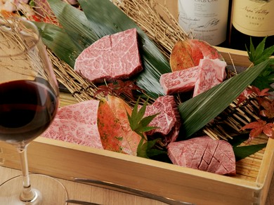 接待や会食などに最適。彩も良く華やかなのコース料理