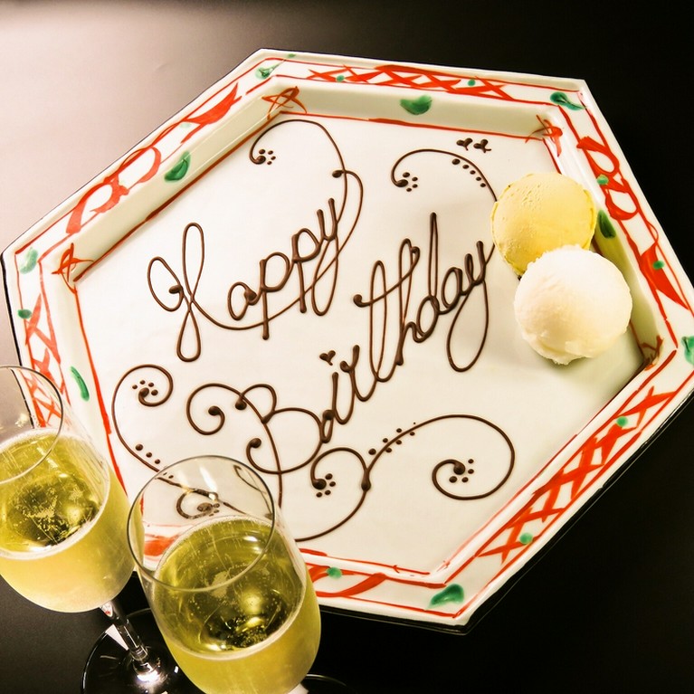 バースデー、アニバーサリーにぴったり。お祝いデザートプレート