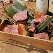 日毎の厳選された尾崎牛を5種類盛り合わせ致します。