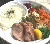 栄養が偏りがちな食事に気分転換を！！内容はかわりますので、お電話にてご確認ください。苦手な食材などは変更してお作りさせていただきます。
