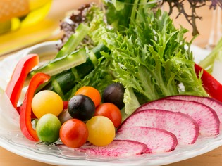 農家さんから直送される『新鮮野菜のバーニャカウダ』
