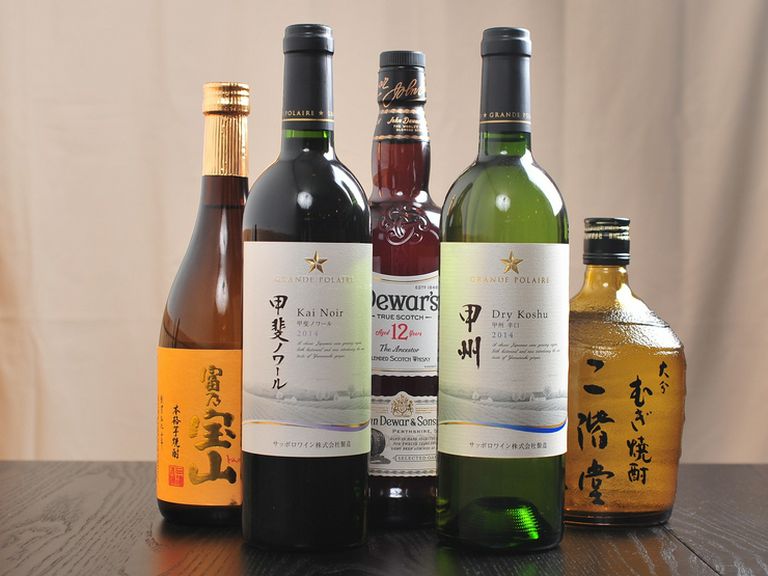 山梨県産をはじめ、ワインが常時10種類と豊富なラインナップ