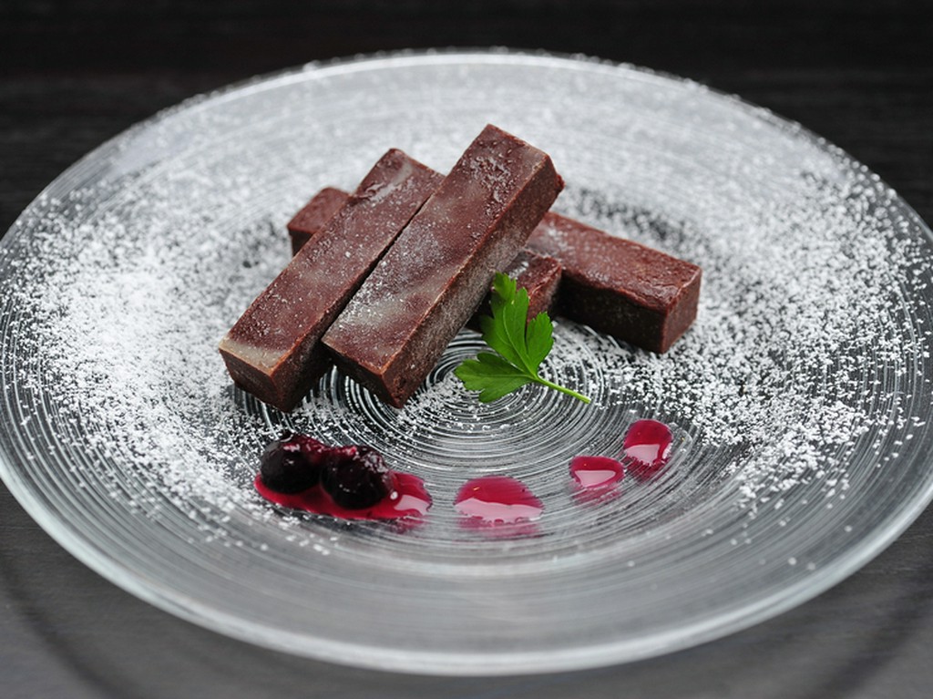 しっとりとしつつ、口の中でとろけるような『濃厚生チョコ』