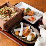 あさりの出汁で炊いたセイロめしに、亀戸大根を使った野菜スティック、ステーキ、たまり漬、茶碗蒸などが付いたお得なご膳。