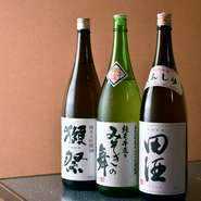 北海道の地酒10銘柄を中心に、タイプもさまざまな全国約30の銘柄の日本酒を取り揃えています。地元産の酒造好適米を使った、木古内町にしか流通していない日本酒も見逃せません。