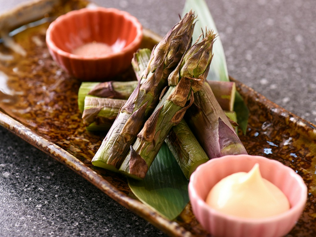 4月中旬から8月まで楽しめる北斗市産の『紫アスパラ』