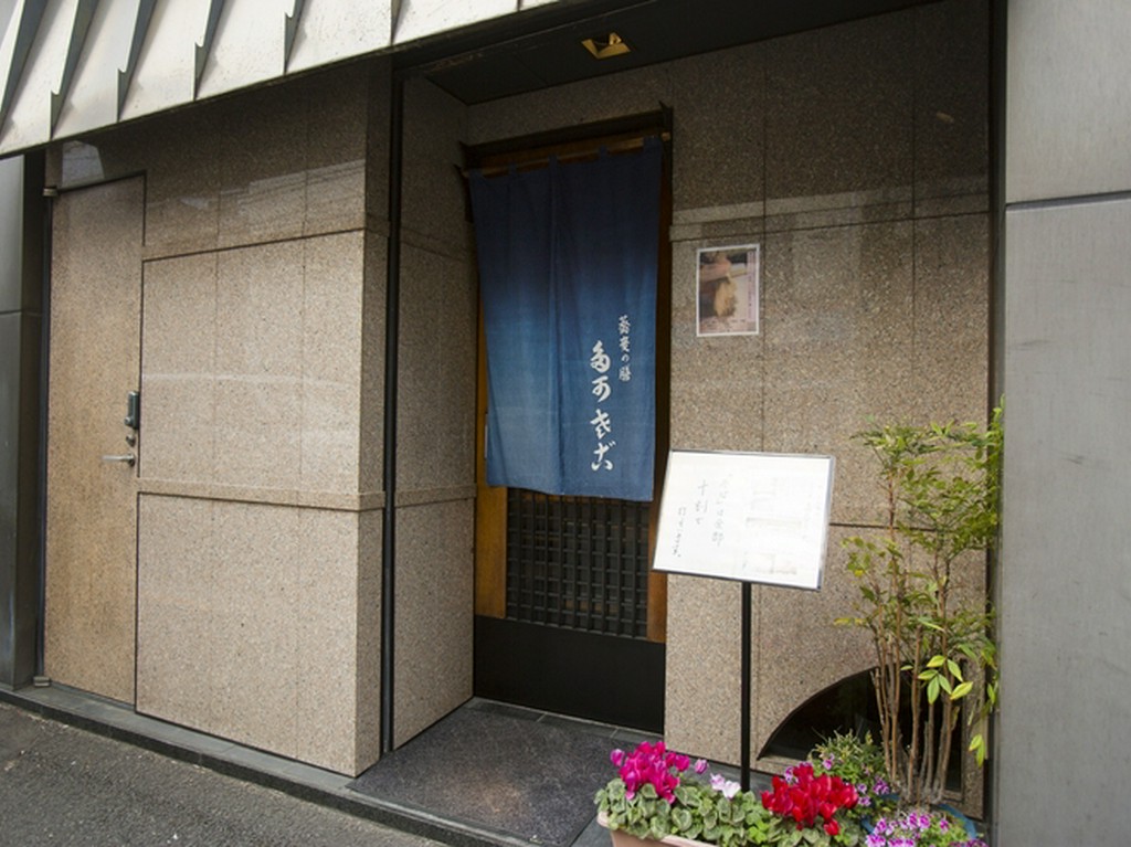 老舗ながらモダンでシックな雰囲気で寛ぎのひとときを演出