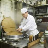 「この店のこの料理がまた食べたい」と思われるような店でありたいと考えています。だからこそ、余所の真似事はせず、自分らしさの出る蕎麦や料理を作ることが大切。お客様にいい気分で帰ってもらえたら本望です。