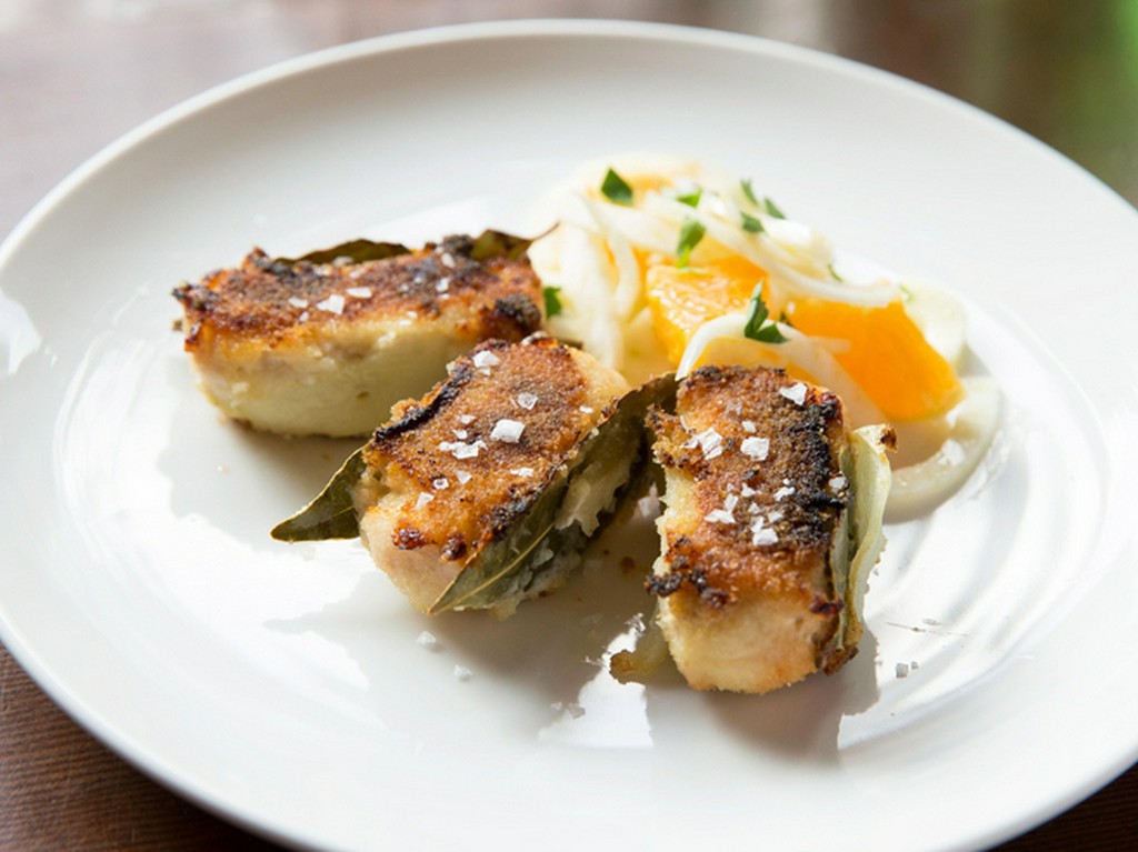 シチリアでもっとも伝統的な料理のひとつ『カジキのインヴォルティーニ　オーブン焼』