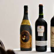 ワインはシェフの奥様がスペイン産にこだわりセレクトした約30種類をオンリスト。クセの強いワインは少なく、ライトボディからフルボディまでラインナップしています。食前、食後にはシェリー酒もおすすめです。