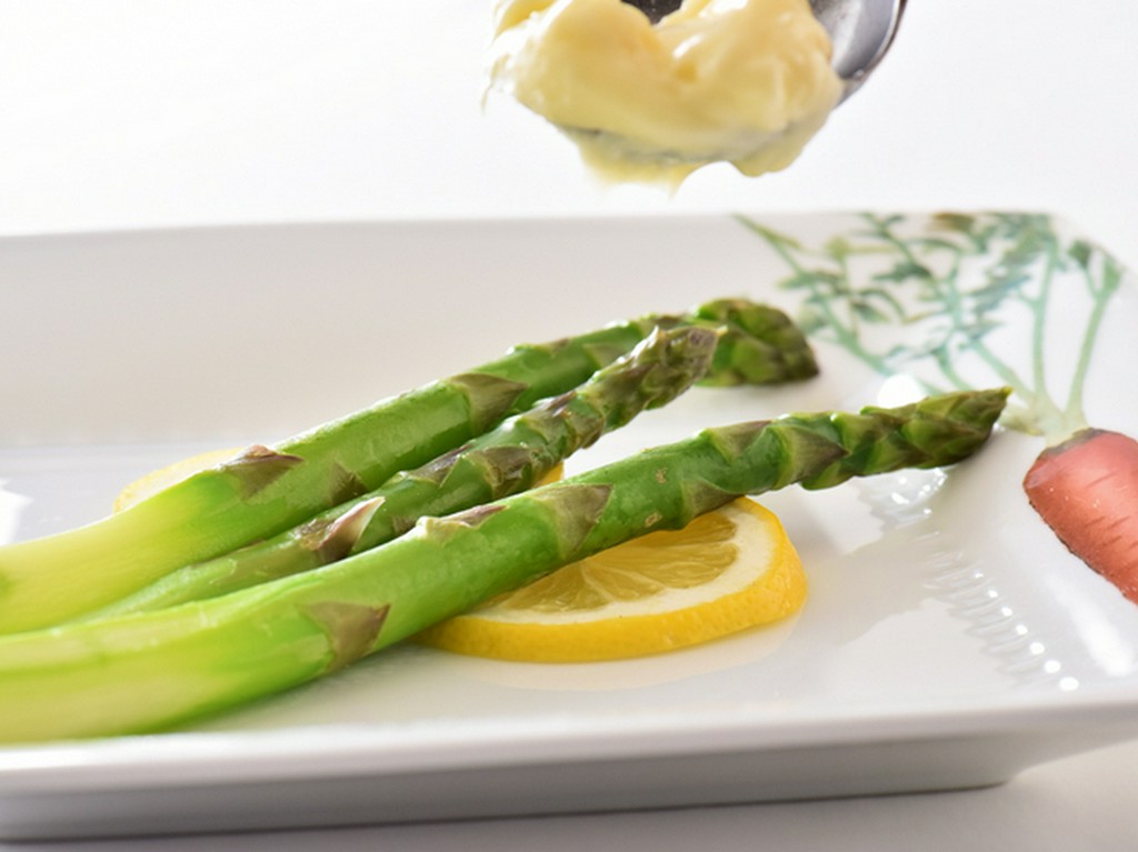 注文毎に隣の畑で収穫する『自家菜園とれたてアスパラ』