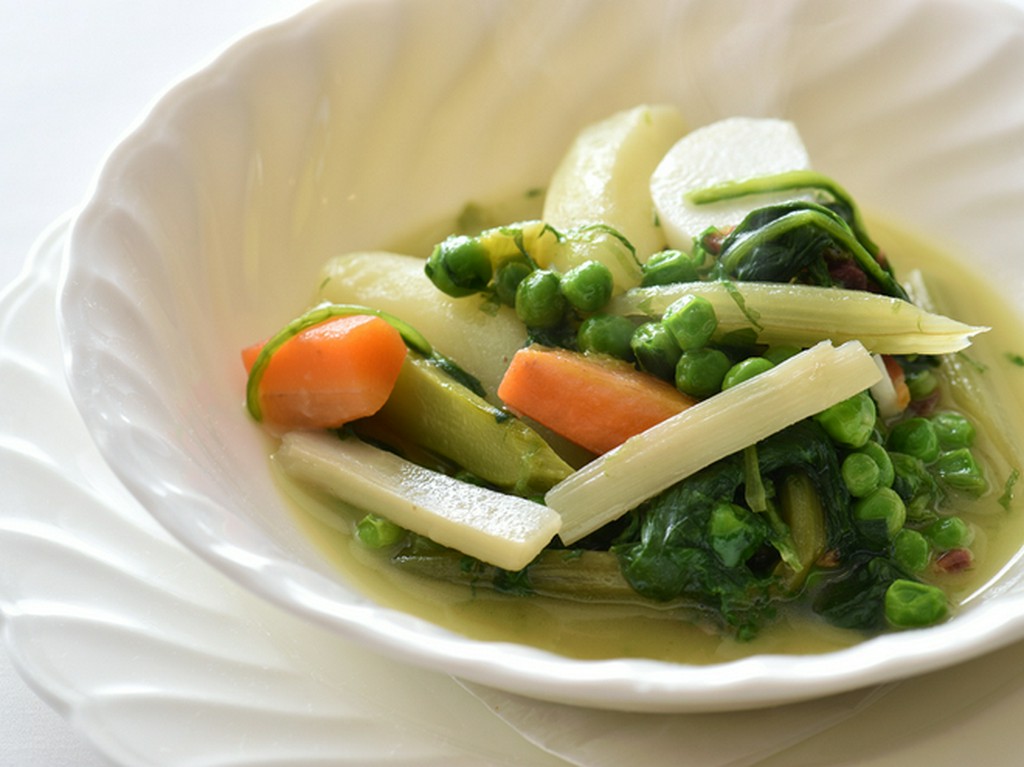 野菜と生ハムの旨みがしみじみと広がる『メネストラ』