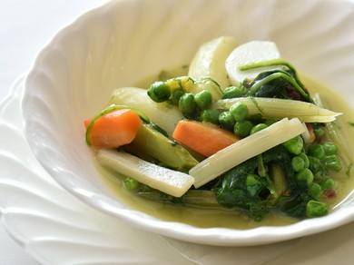 野菜と生ハムの旨みがしみじみと広がる『メネストラ』